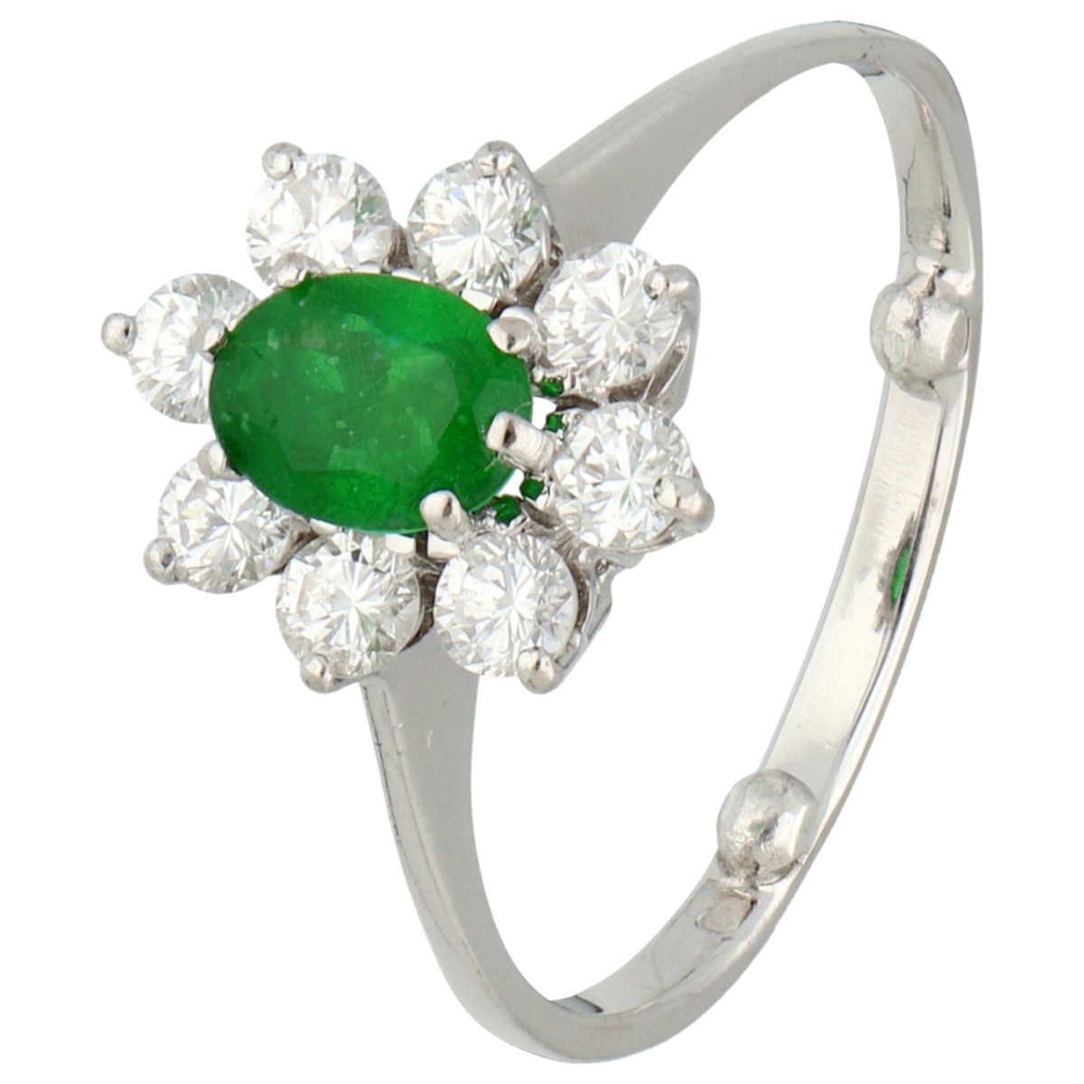 14K Witgouden entourage ring bezet met met 0.64 ct. diamanten en doublet