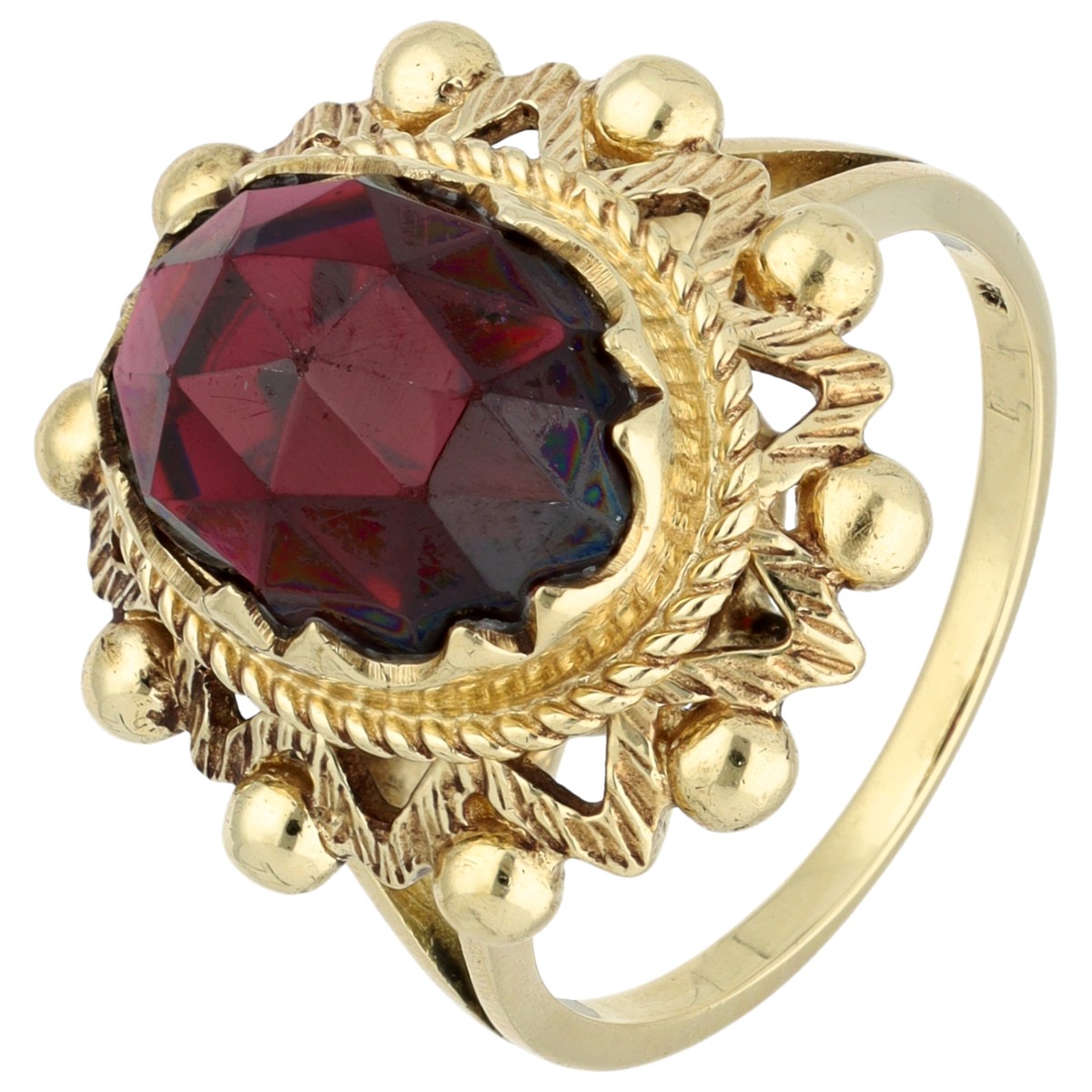 Goudwisselkantoor auction: 14K yellow gold ring set with garnet