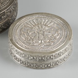 2-delig lot doosjes zilver.