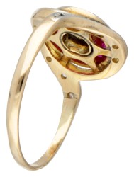 Vintage BWG 10 kt. geelgouden rozet ring bezet met diamant en synthetische robijn.