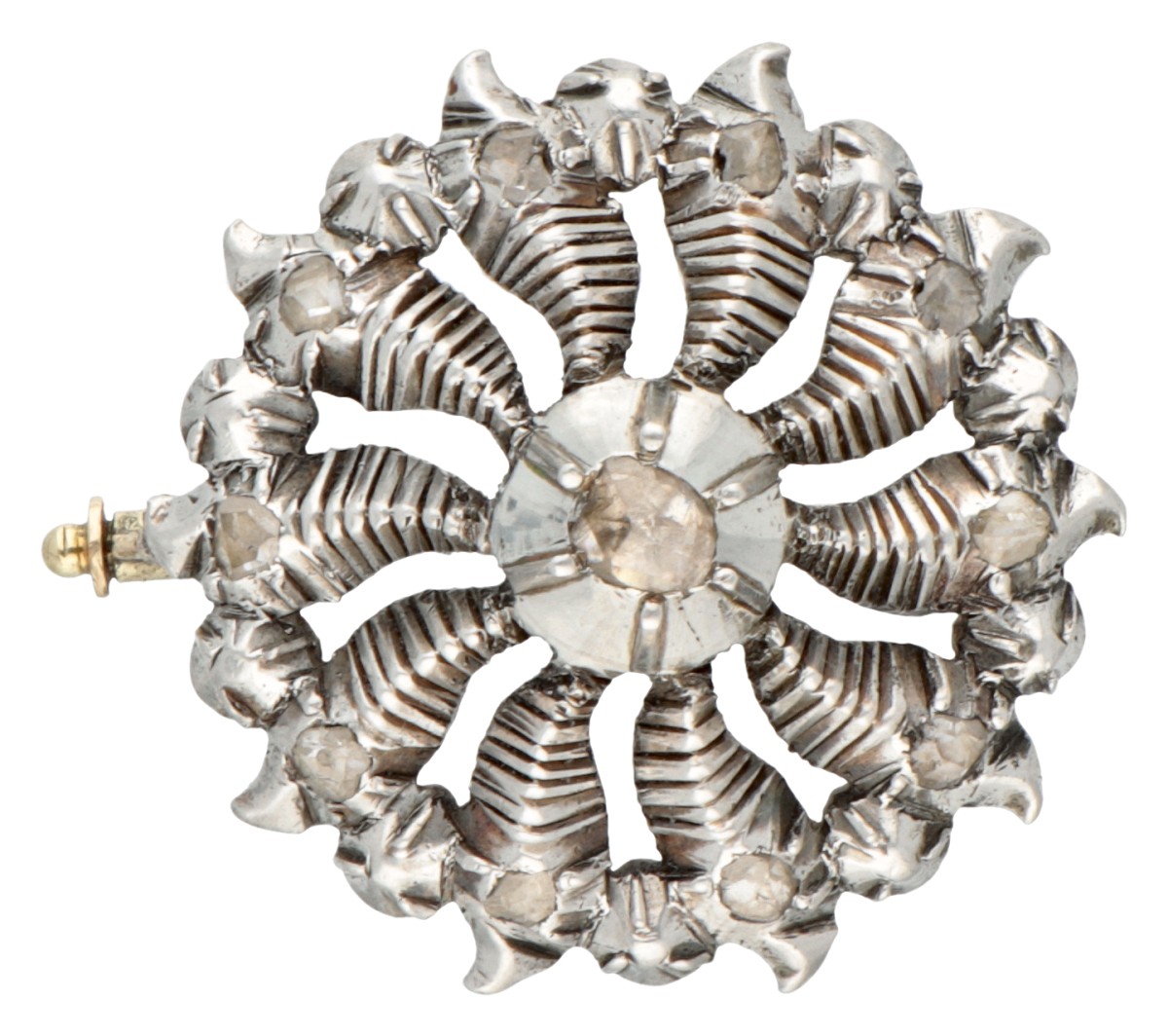 Antieke 14 kt. geelgouden / sterling zilveren broche bezet met roos geslepen diamant.