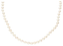 J. Köhle enkele streng Akoya parelcollier met een 14 kt. witgouden sluiting