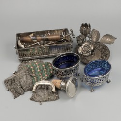 Groot lot diverse objecten verzilverd.