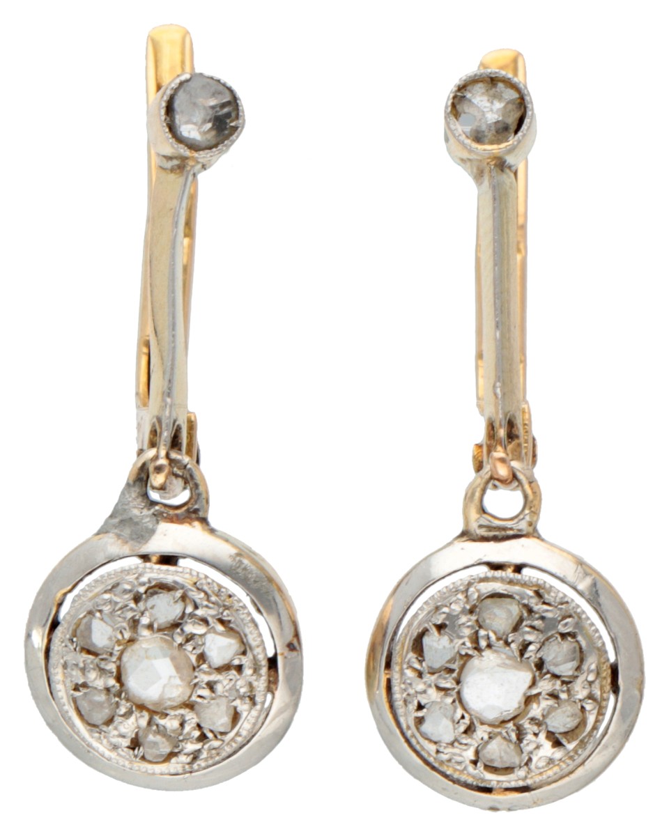 Antieke 14 kt. geelgouden en Pt 850 platina oorbellen bezet met roos geslepen diamanten.