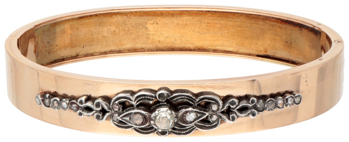 14K Geelgouden bangle armband bezet met roos geslepen diamanten.