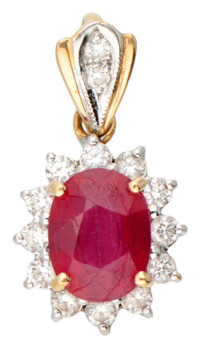 14 kt. Bicolor gouden hanger bezet met ca. 0.25 ct. diamant en robijn.