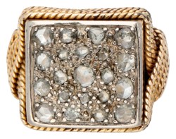 18 kt. Geelgouden ring bezet met roos geslepen diamanten.