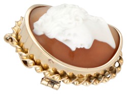 Vintage 14 kt. geelgouden hanger / broche bezet met een camee met een en profil portret van een dame.