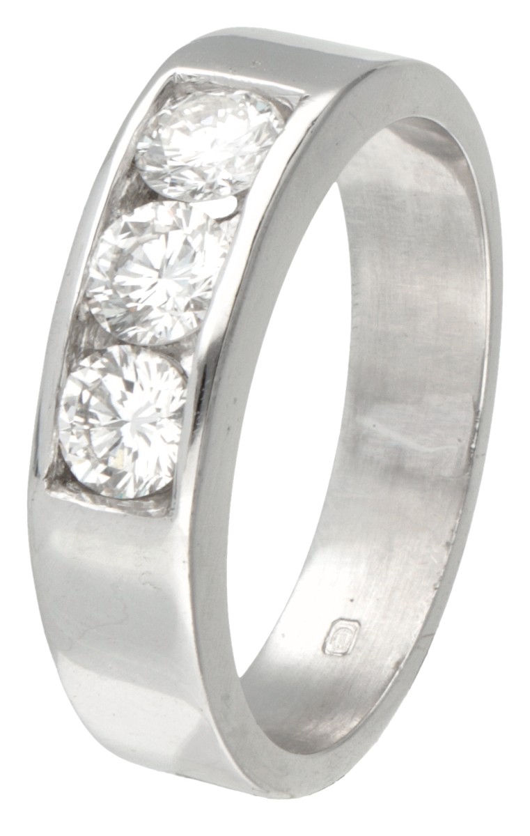 14 kt. Witgouden rivière ring bezet met ca. 0.72 ct. diamant.