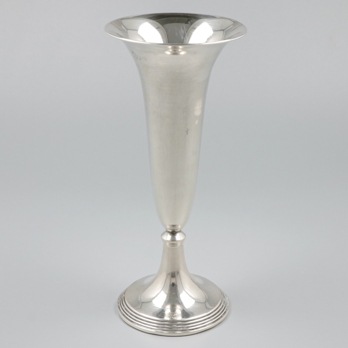 Bloemenvaas zilver.
