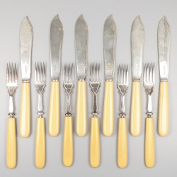 26-delig visbestek met visdiencouvert, zilver.