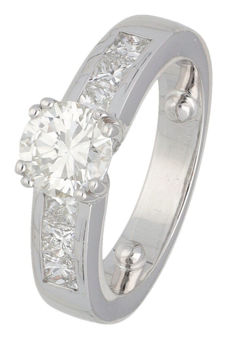 18K witgouden shoulder ring bezet met 2 ct. diamant, IGI-gecertificeerd