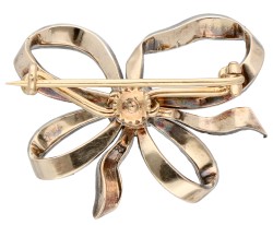 Gouden-zilveren antieke strikbroche bezet met diamant