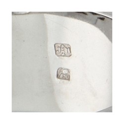 18K witgouden ring bezet met ca. 0.48 ct. diamant en saffier