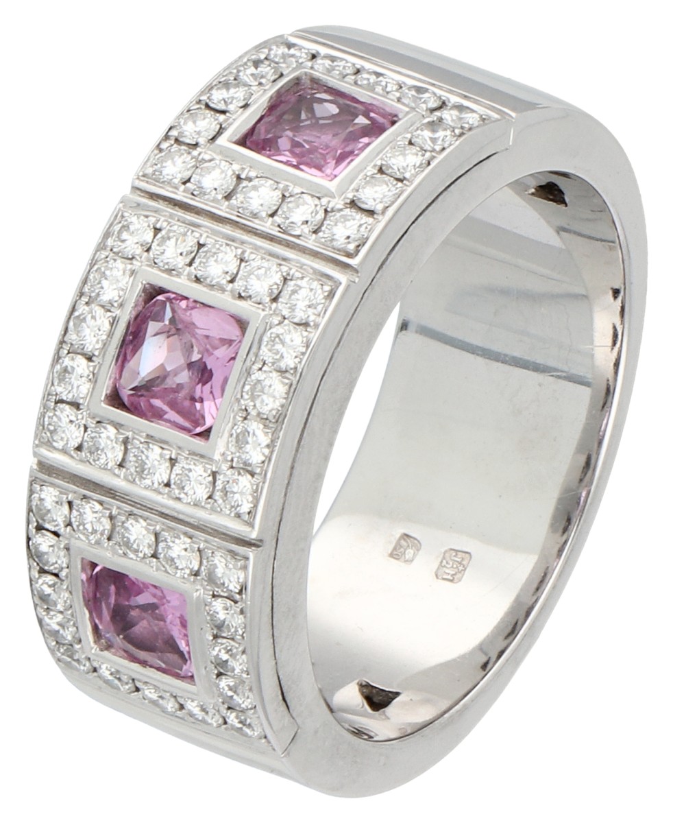 18K witgouden ring bezet met ca. 0.48 ct. diamant en saffier