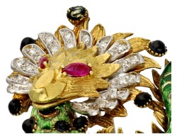 14K geelgouden draken broche bezet met ca. 0.26 ct. diamant, robijn en emaille