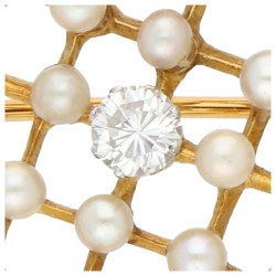 14K geelgouden broche bezet met ca. 0.20 ct. diamant en parel