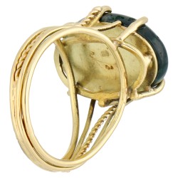 18K geelgouden solitair ring bezet met ca. 2.65 ct. mosagaat