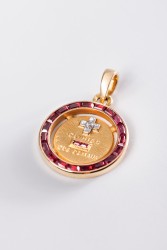 18K geelgouden qu’hier que demain hanger bezet met robijnen en diamant