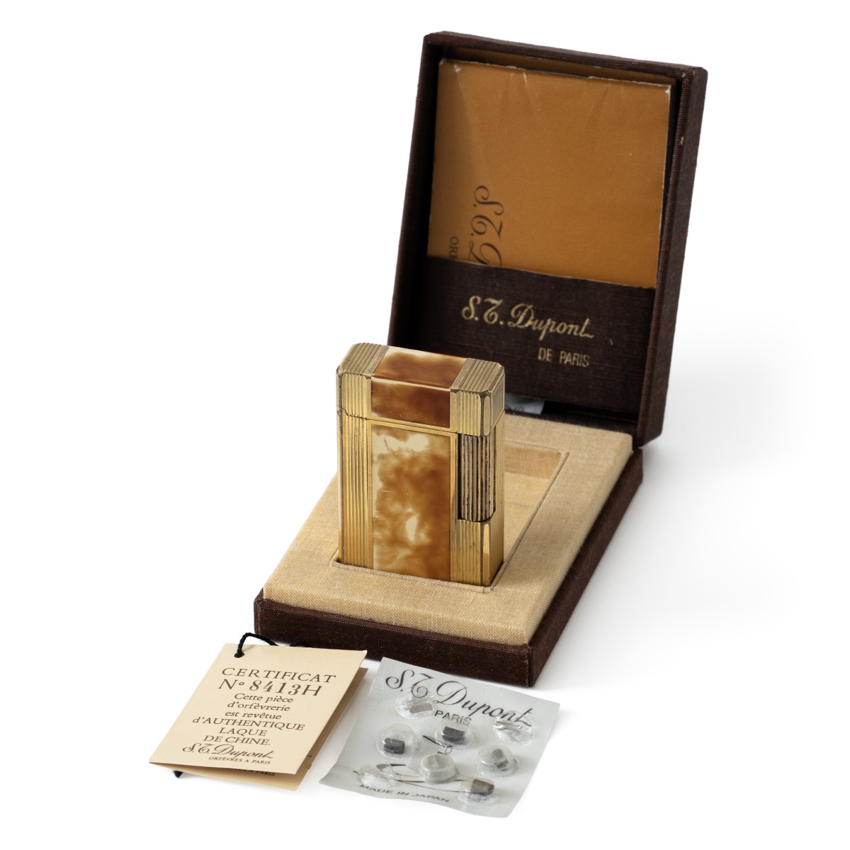 Goudwisselkantoor auction: S.T. Dupont Ligne 1 small 'Laque de Chine' lighter gold plated