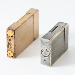 S.T. Dupont Ligne 2 Brushed gold plated finish aansteker / Ligne 1 small Guilloché aansteker verzilverd